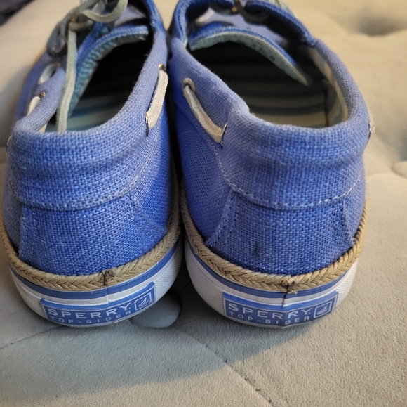 Womens blue periwinkle 7.5 Sperry top siders. - Picture 2 of 7